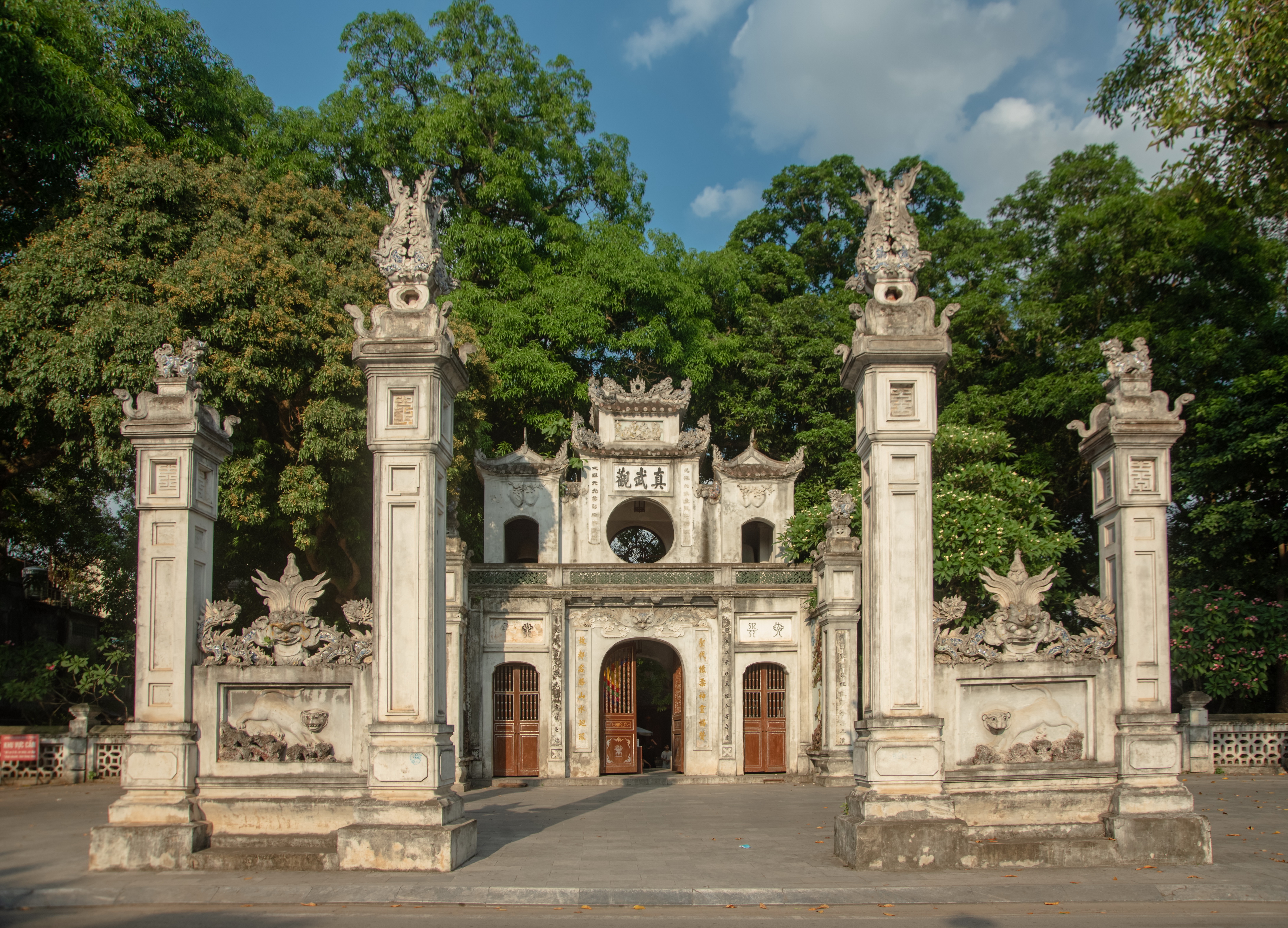 ĐỀN THỜ NGUYỄN TRÃI